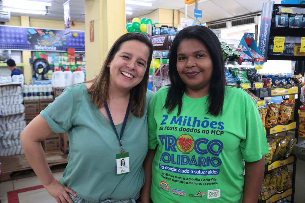 Juliane Carvalho e a Luana Cristina, colaboradora Arco-Mix